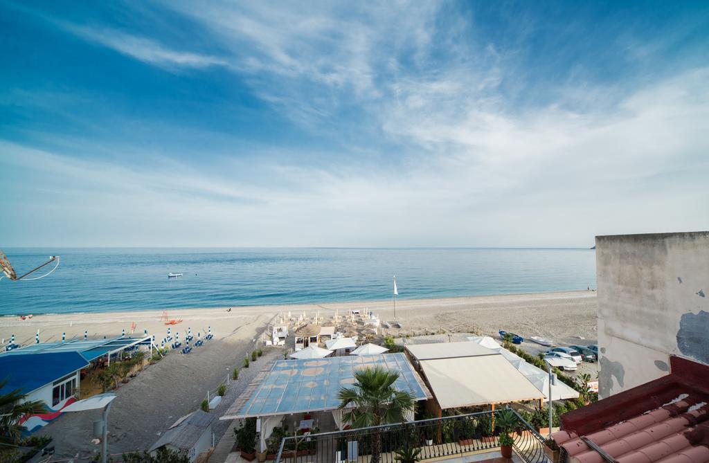 La Terrazza Sul Mare Apartment Letojanni Ngoại thất bức ảnh